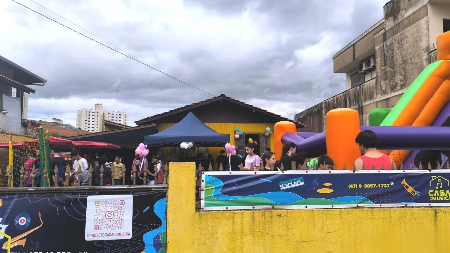 Projeto Casa de Música de Camboriú transforma o Dia das Crianças em um dia de alegria e solidariedade