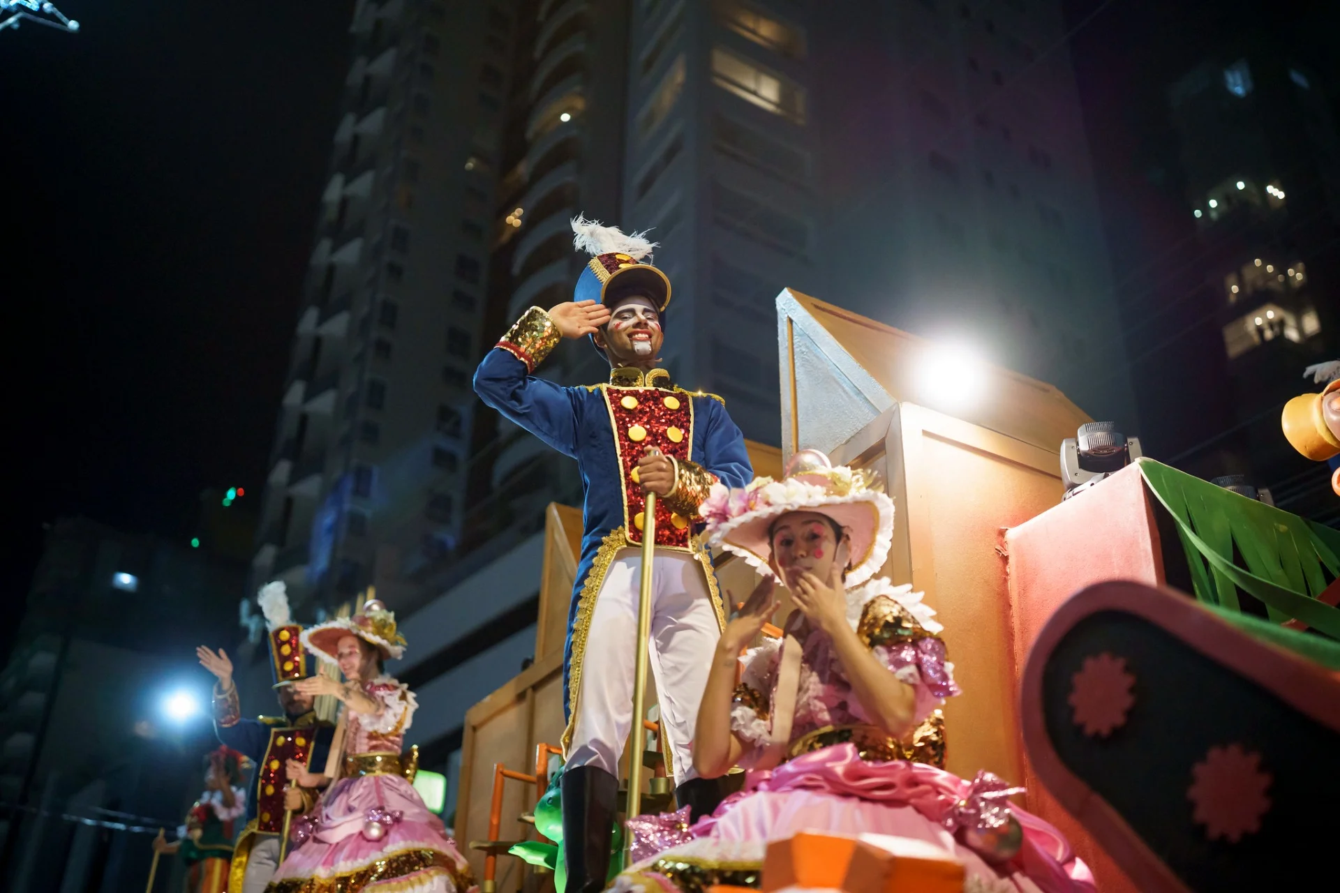 Desfile de Natal ganha edição extra nesta sexta em Balneário Camboriú
