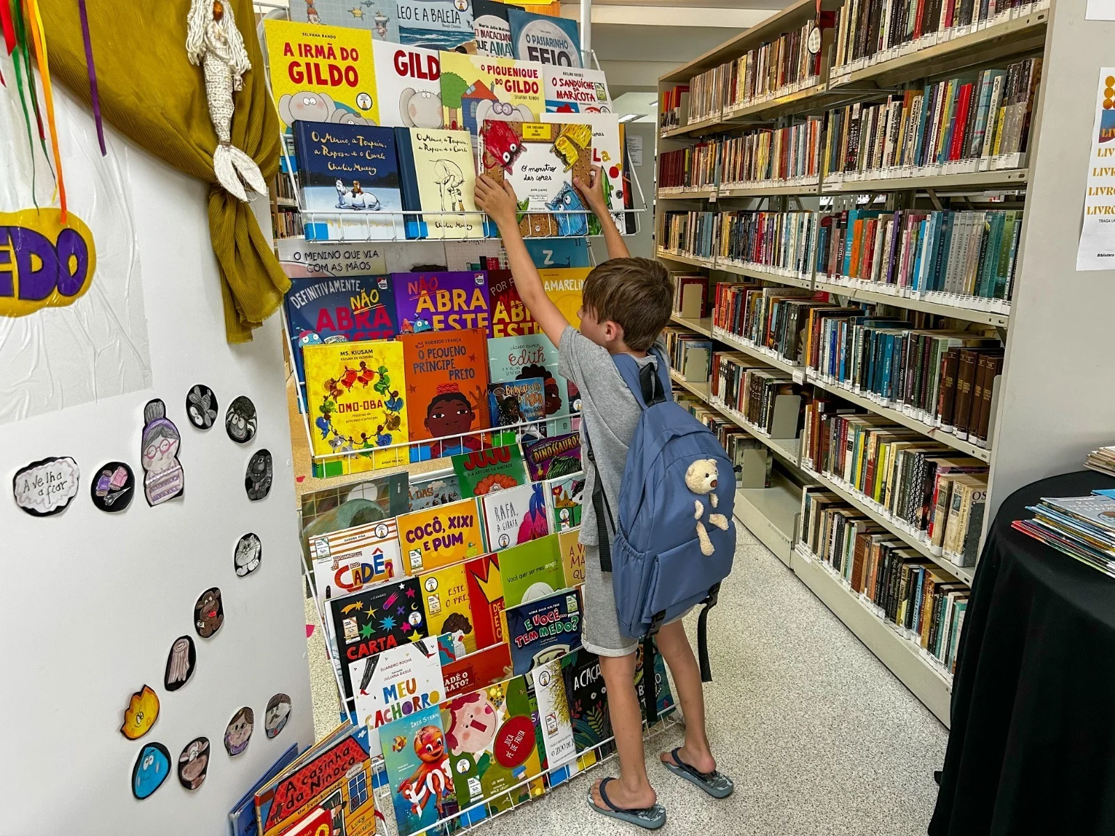 Férias na Biblioteca tem troca de livros e exposição interativa em Balneário Camboriú