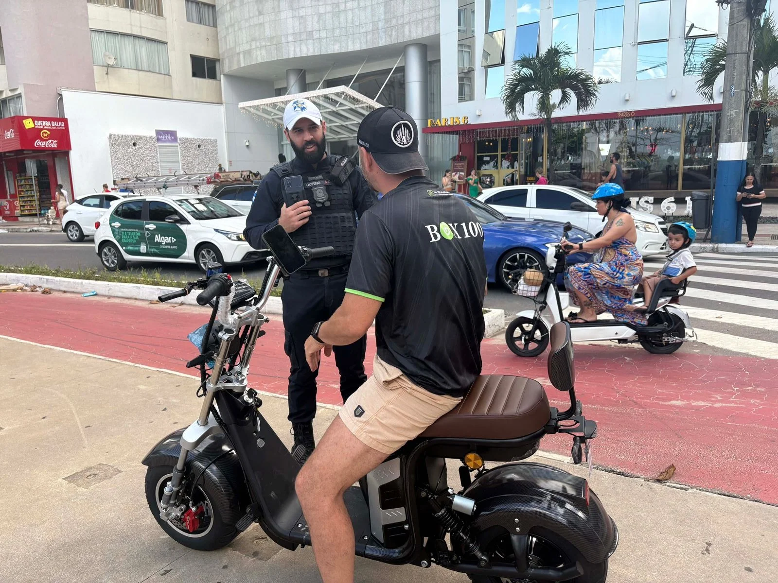 Fiscalização em Balneário Camboriú aborda mais de 30 veículos com novas regras para ciclomotores