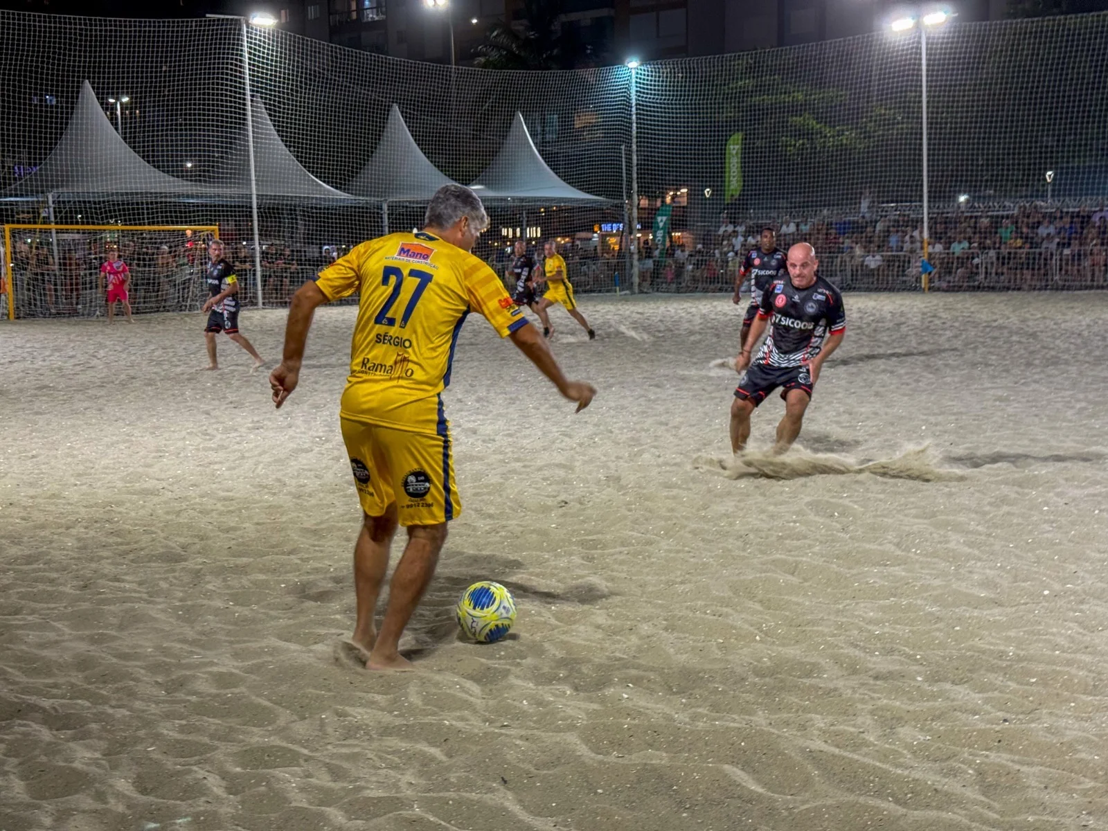 Focas e Orca abrem campeonato de futebol de areia em Balneário Camboriú