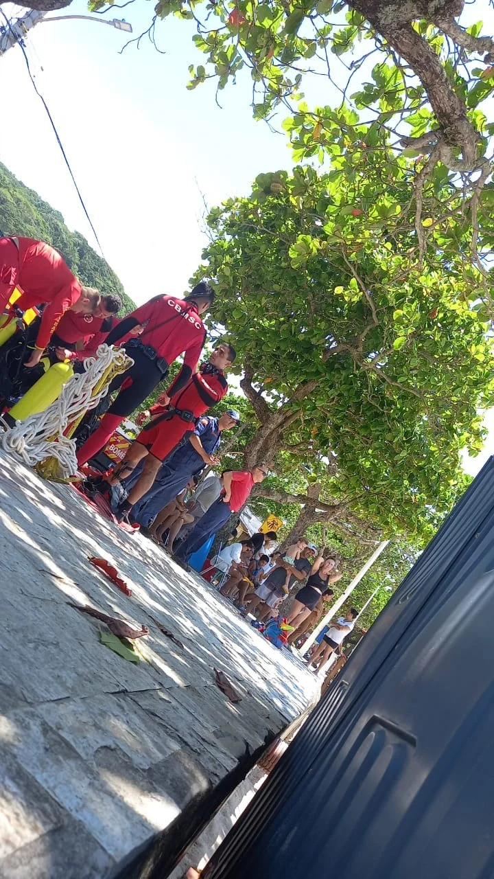 Jovem turista se afoga em Cabeçudas na véspera de retorno ao Ceará