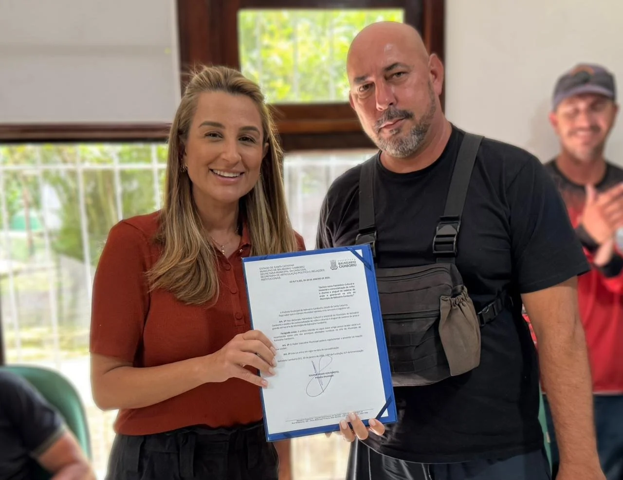 Juliana Pavan sanciona lei que reconhece milho e churros como patrimônio de Balneário Camboriú