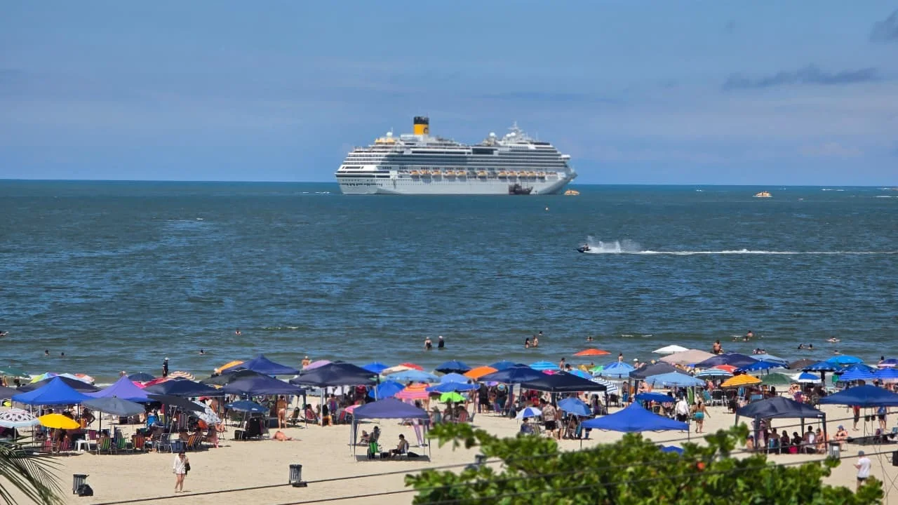 Praia Central de Balneário Camboriú tem quase todos os pontos próprios para banho
