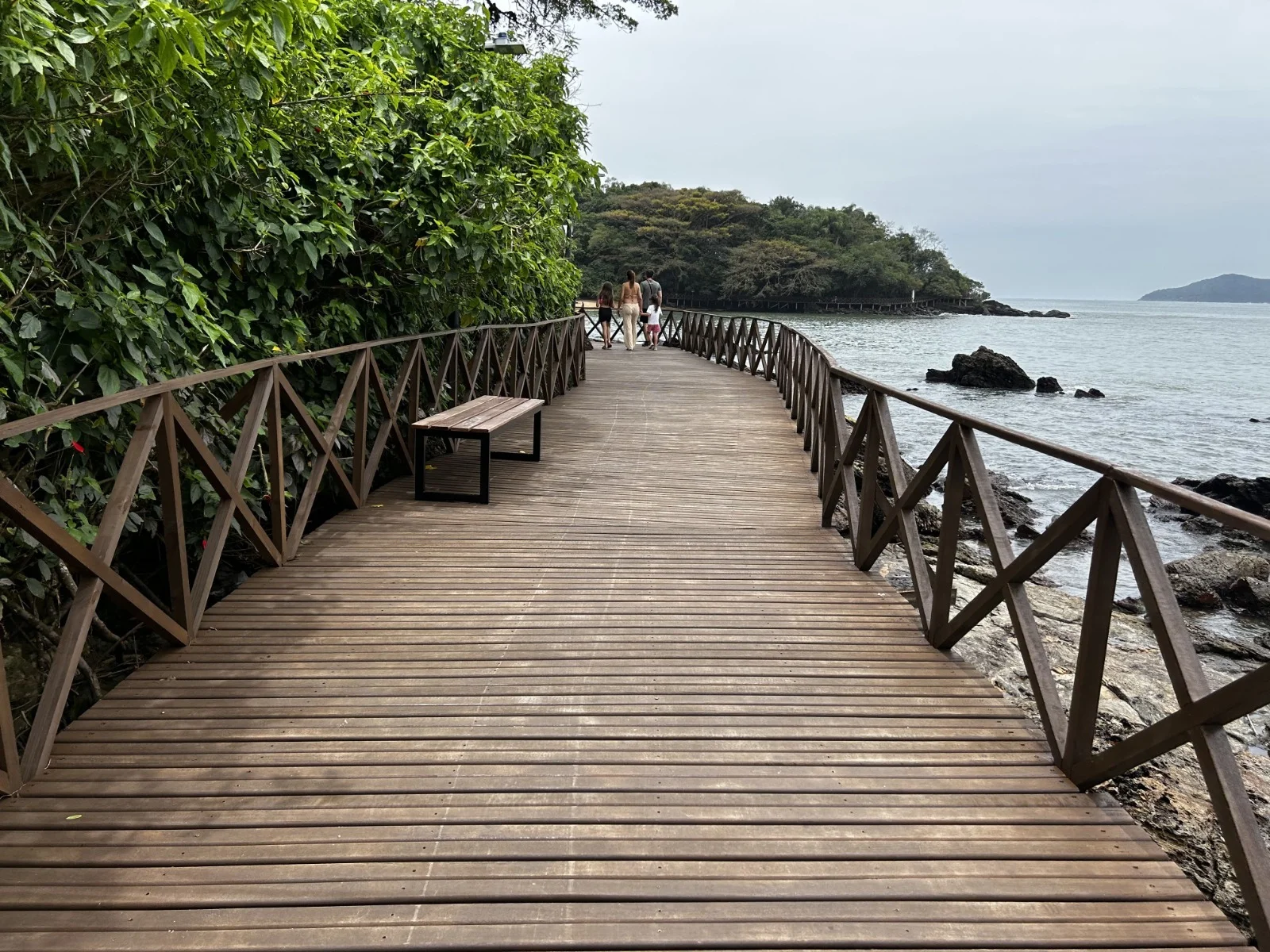 Prefeitura reforça regras para uso do deck do Pontal Norte, em Balneário Camboriú
