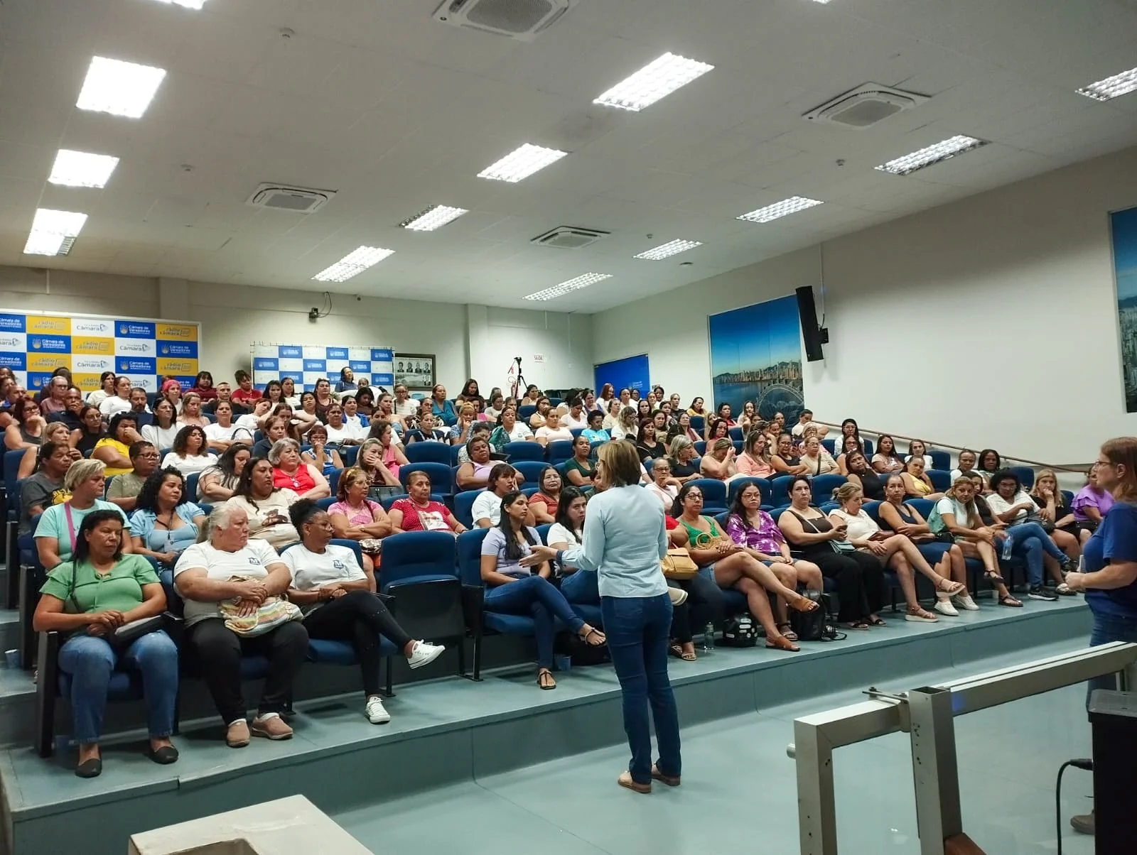 Agentes de alimentação e serviços gerais recebem capacitação nas escolas municipais de Balneário Camboriú