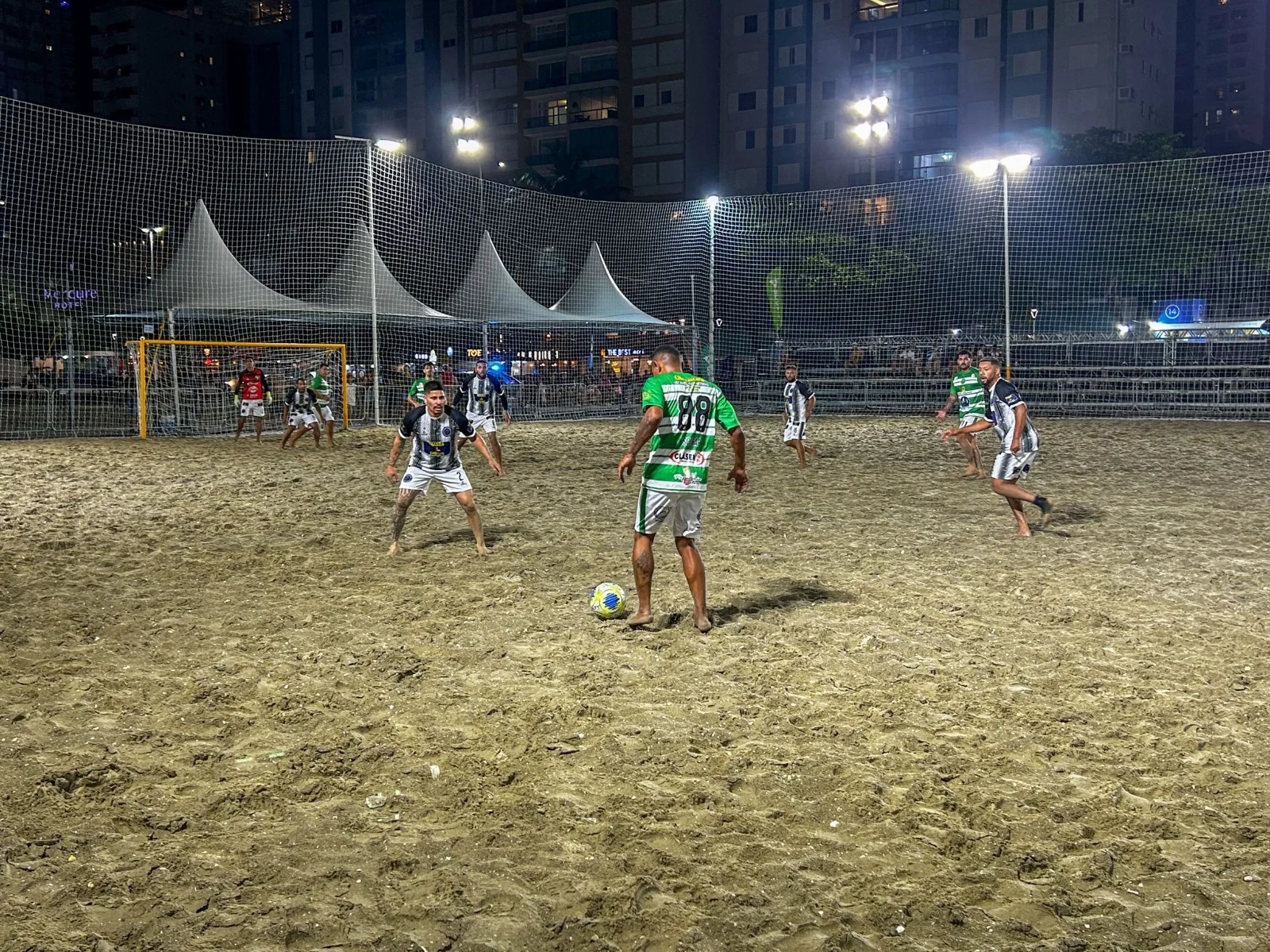 Campeonato Paralelo de Futebol de Areia agita Balneário Camboriú