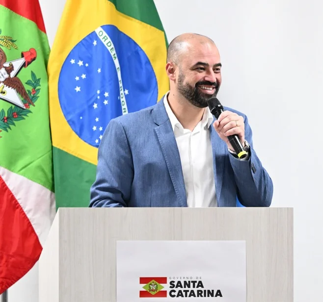 Secretário estadual da Saúde participa de sessão na Câmara de Balneário Camboriú
