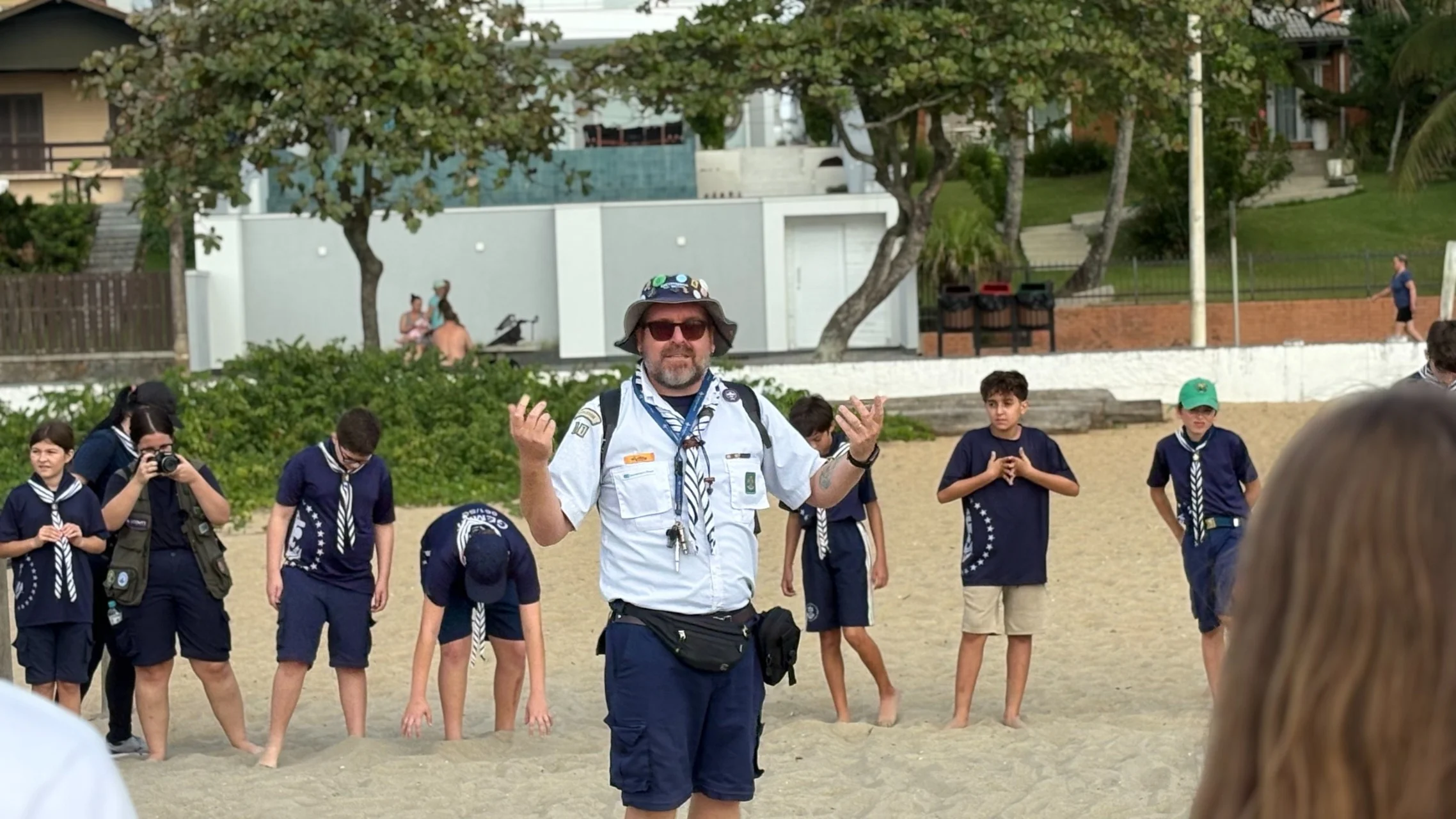 Ações na praia reúnem comunidade, escoteiros e inclusão em Balneário Piçarras