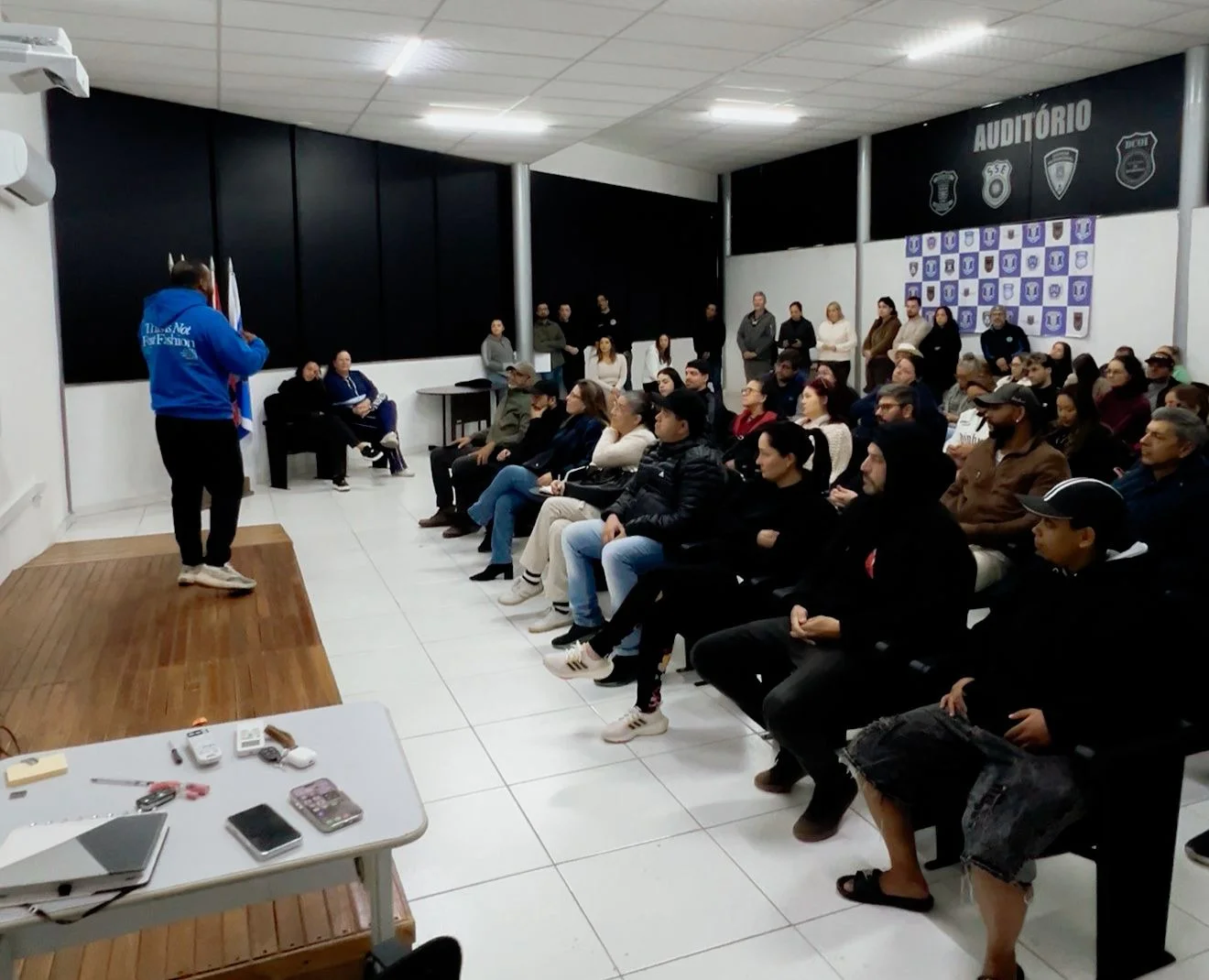 Feirantes selecionados para a Feira da Orla participam de reunião em Balneário Camboriú