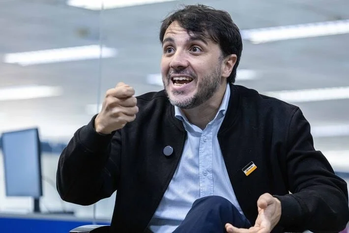 Ministro Dias Toffoli suspende candidatura de Renan Santos à Presidência
