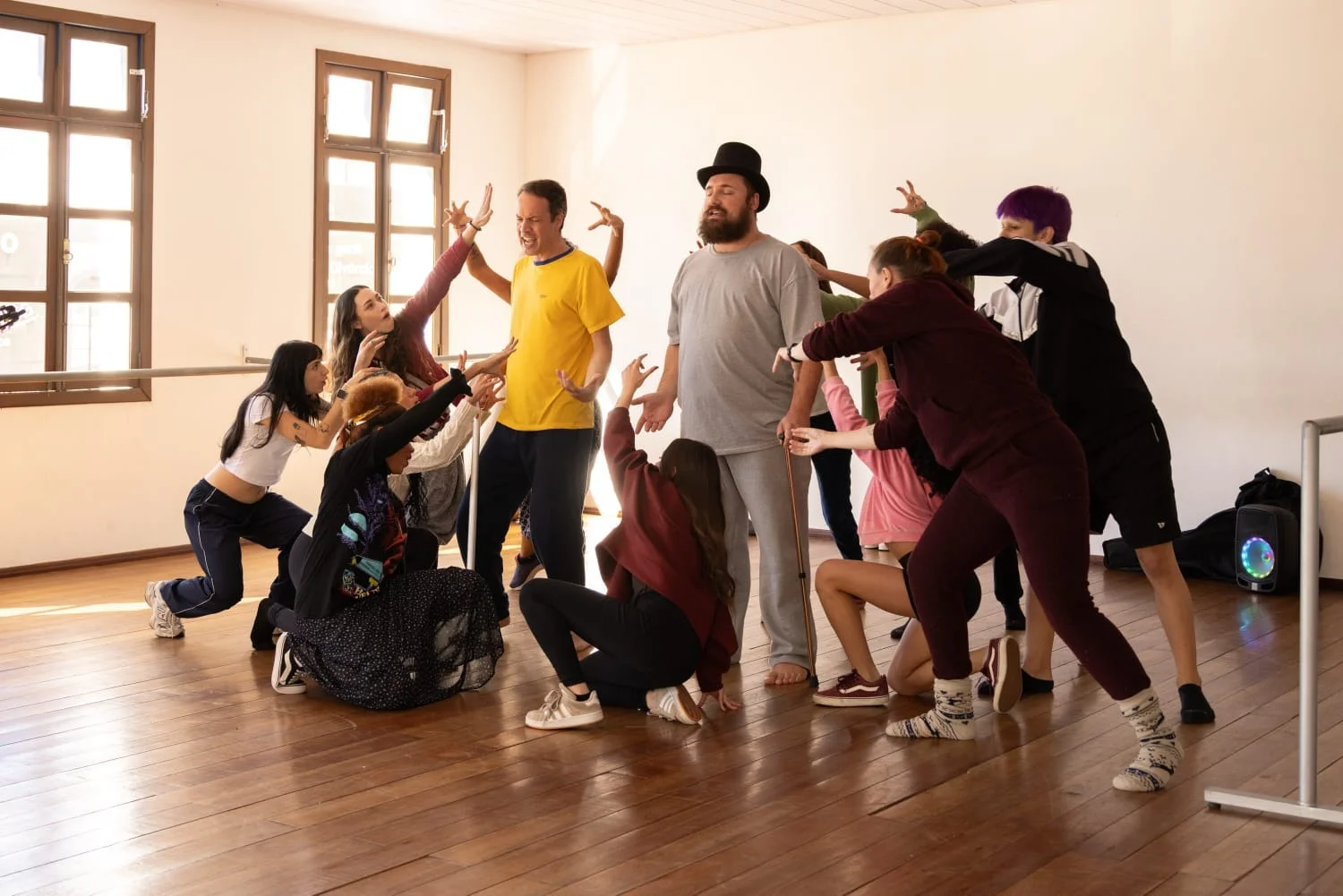 Novo curso de teatro musical forma primeira turma e estreia espetáculo inspirado em "The Greatest Showman" em Itajaí