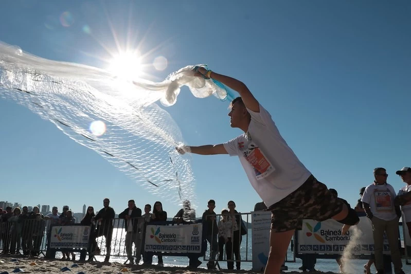 7º Arrancadão de Canoas Artesanais agita Balneário Camboriú neste fim de semana