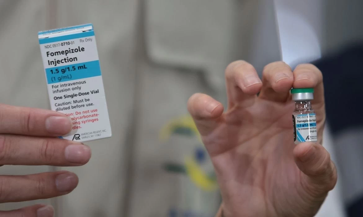Brasil recebe 2,5 mil doses de antídoto contra intoxicação por metanol