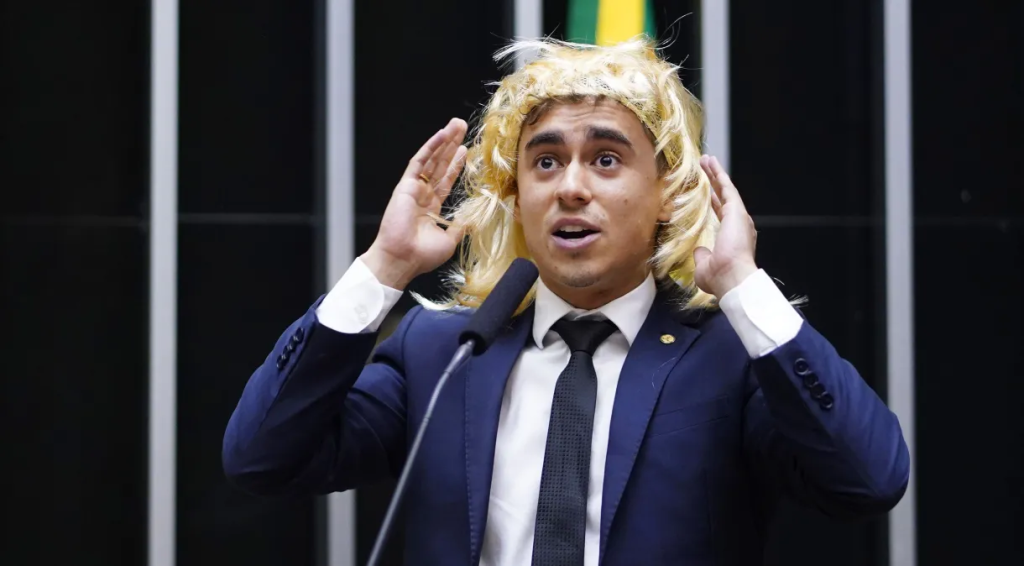 Nikolas Ferreira é condenado a pagar R$ 200 mil por discurso transfóbico com peruca