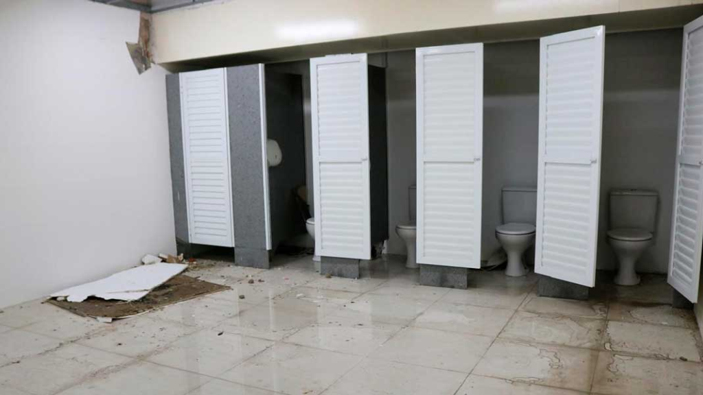 Passarela da Barra precisa de atenção urgente (Foto Ed Jr/Biel Carboni)