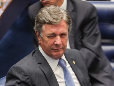 collor-deixa-a-prisao-e-vai-cumprir-pena-em-casa-collor-deixa-a-prisao-e-vai-cumprir-pena-em-casa