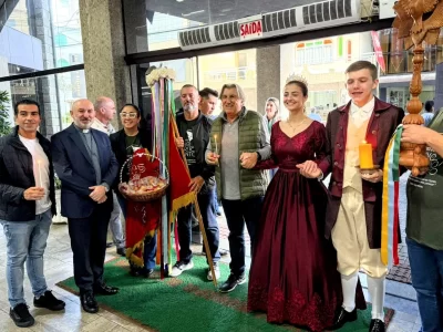 cortejo-da-festa-do-divino-realiza-visita-oficial-a-prefeitura-de-camboriu-cortejo-da-festa-do-divino-realiza-visita-oficial-a-prefeitura-de-camboriu