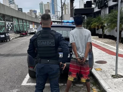guarda-municipal-prende-traficante-de-drogas-na-rua-corupa-em-balneario-camboriu-guarda-municipal-prende-traficante-de-drogas-na-rua-corupa-em-balneario-camboriu
