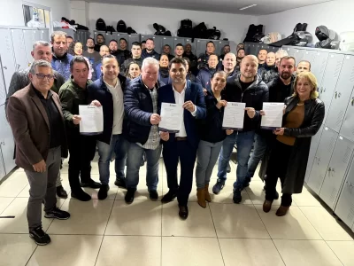 prefeito-alexandre-xepa-anuncia-reajuste-historico-e-liberacao-do-porte-de-arma-para-a-guarda-m-prefeito-alexandre-xepa-anuncia-reajuste-historico-e-liberacao-do-porte-de-arma-para-a-guarda-m