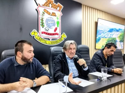 prefeitura-de-camboriu-realiza-nova-entrega-de-matriculas-do-reurb-prefeitura-de-camboriu-realiza-nova-entrega-de-matriculas-do-reurb-1