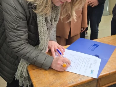 vereadora-cica-muller-participou-da-assinatura-da-ordem-de-servico-para-segunda-etapa-da-reurba-vereadora-cica-muller-participou-da-assinatura-da-ordem-de-servico-para-segunda-etapa-da-reurba